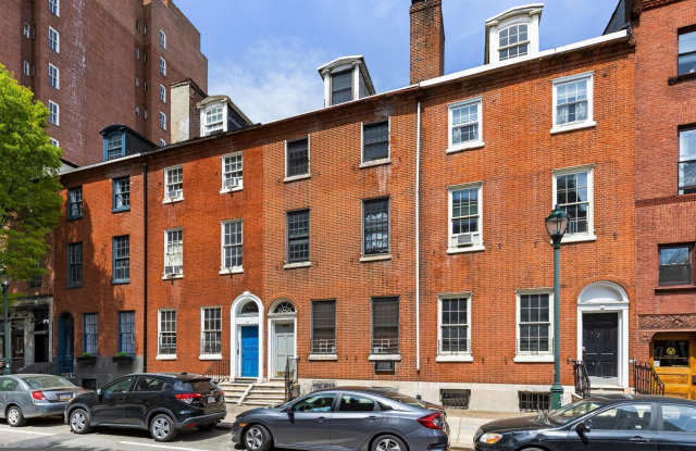 1223 SPRUCE Street unit: 1R