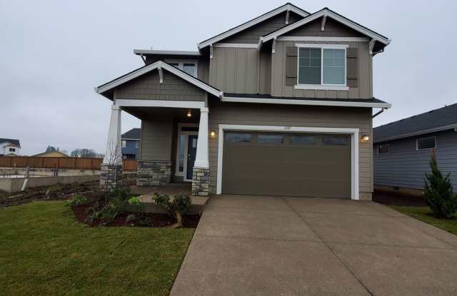 Newer 3 bedroom 2 bath home in SE Albany, close to LBCC, Easy drive to Corvallis, Lebanon or I-5