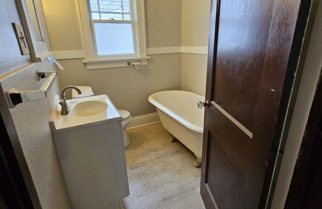 836 West Forest Avenue