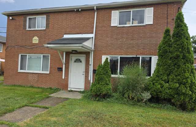 Photo of 23921 Banbury Cir Apt 8