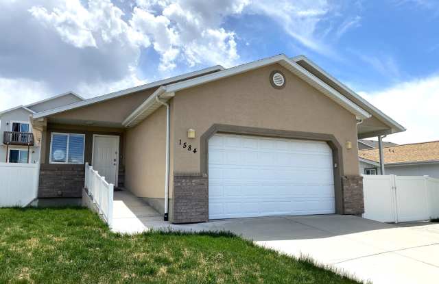 1584 East Ridgefield Road - Downstairs