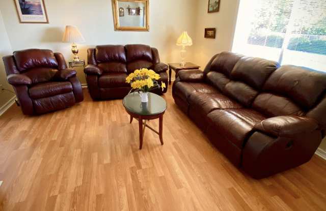 Photo of 1213 Barclay Ln