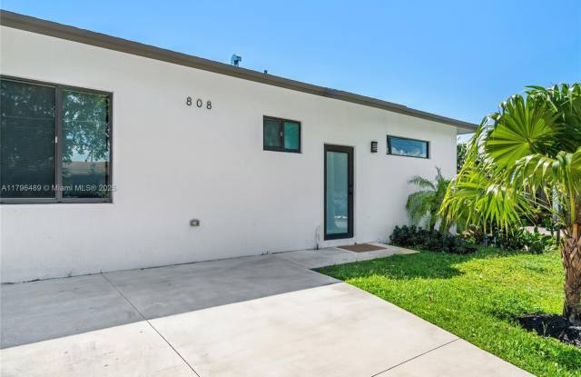 808 NW 5th Ter
