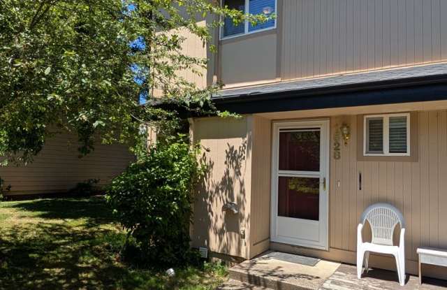 Nice 2 bed/1.5 bath condo in West Eugene