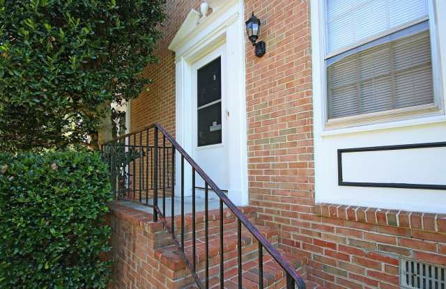 Student-Friendly Fry's Spring Duplex Near UVA
