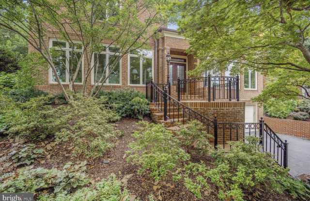 3121 ARIZONA Avenue NW