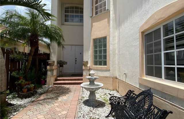 10747 Northwest 70th Terrace