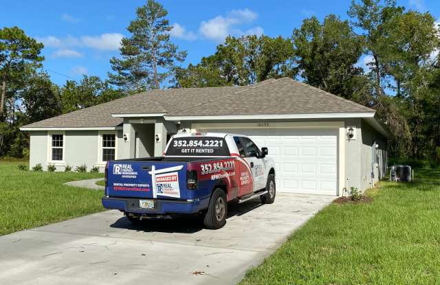 Desirable SW Ocala Neighborhood 4/2/2 *WON'T LAST*