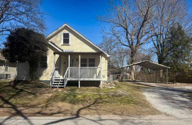 3-Bedroom Home with Carport and Spacious Rooms Near Tennessee Tech  Downtown Cookeville