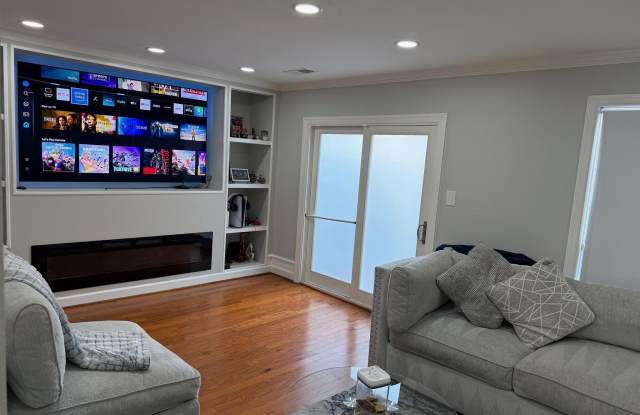 218 STEVENSON Square