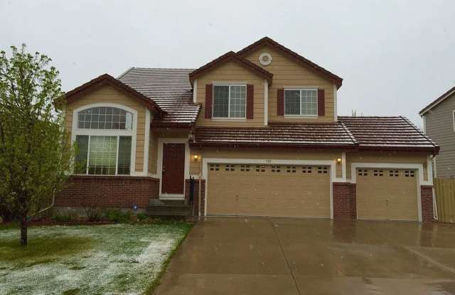 Stunning 5 bed, 3.5 bath Superior Home! Available Early June!