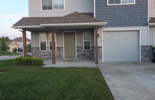 3 BR/2.5BA | Newly Renovated Duplex | 1-Car Covered Parking | Pool access!