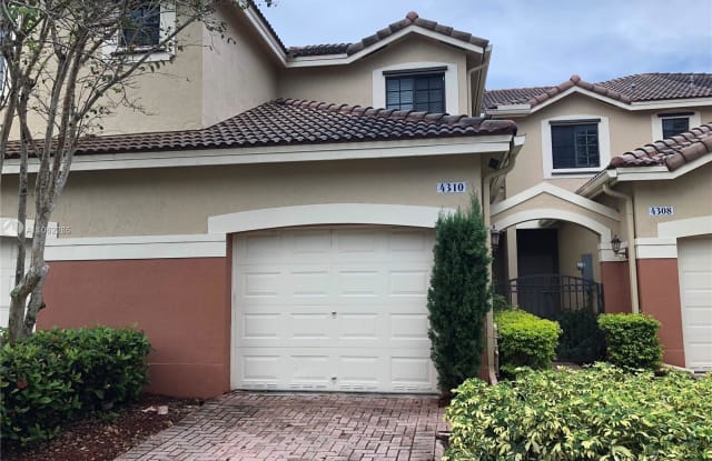 4310 Vineyard Cir - 4310 Vineyard Circle, Weston, FL 33332