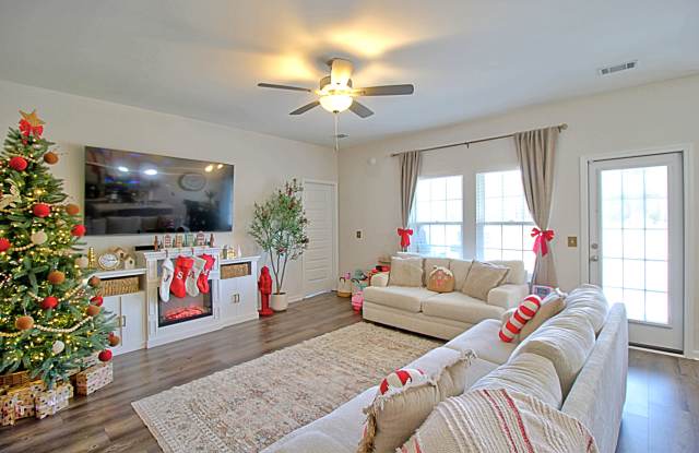 1560 Arnold Drive SE