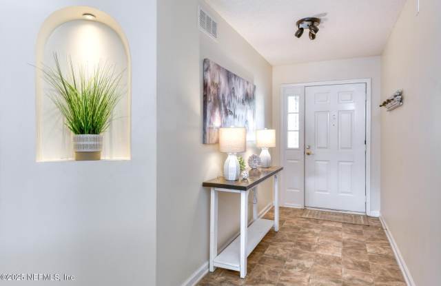 7596 FAWN LAKE Drive N