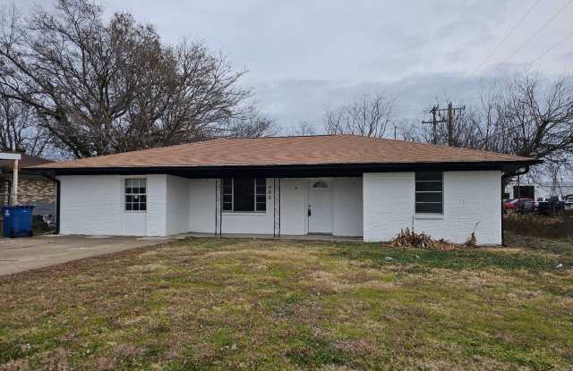 Coming Soon! Brick 3 Bed 2 Bath House for Rent in Kaufman TX!