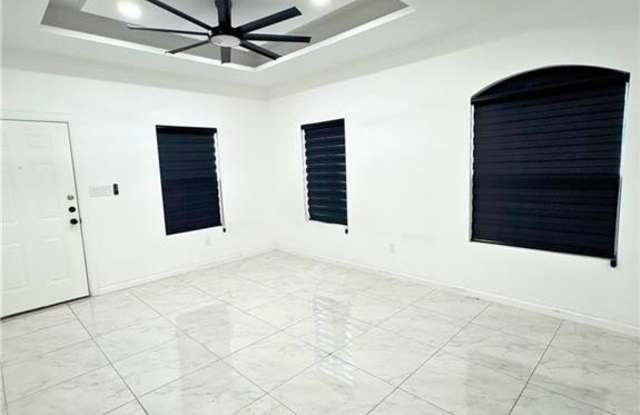 912 N Woodson Avenue