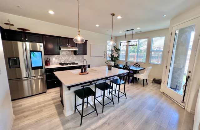 $2,395 Belmont  Fowler, Gated Community  Pool With Solar - 3 bed, E. Overlook Way, Fresno