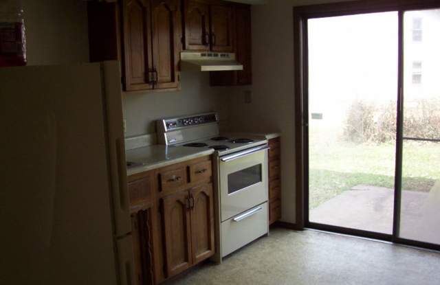 2 bedroom duplex close to MSU!