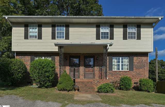 Taylors-1 - 4 Saint Mark Road, Taylors, SC 29687