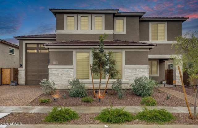 17635 W RED FOX Road W