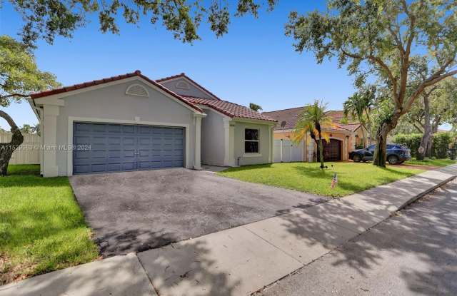 14100 Richwood Pl - 14100 Richwood Place, Davie, FL 33325