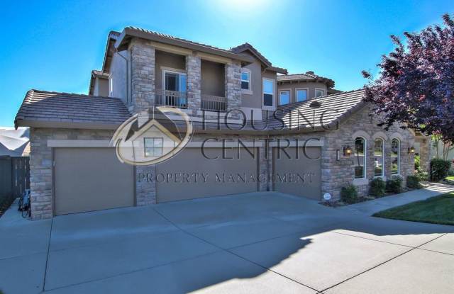 Serrano Executive 4bd/4.5ba Executive Home with Pool, Spa & 4-Car Garage!