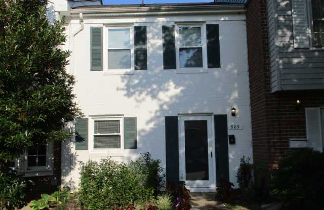 Photo of WASHINGTON SQUARE