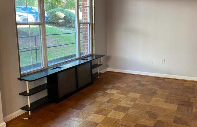 1300 N MEADE Street unit: 22