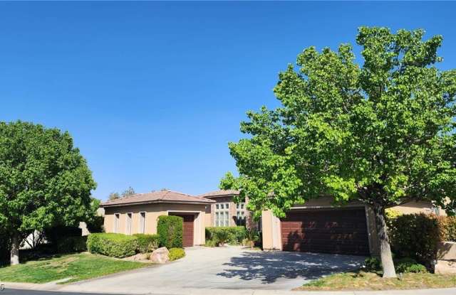 6 Holly Tree Court