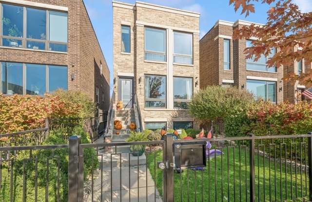 4612 W ADDISON Avenue