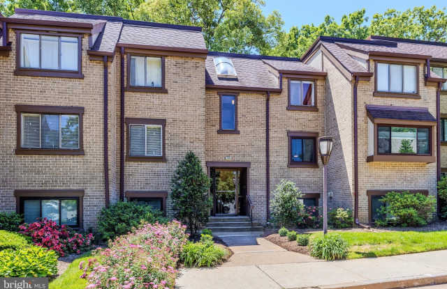 1643 PARKCREST Circle