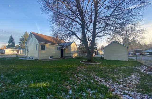 Photo of Move in special ONE month free – Spacious 4-Bedroom, 2-Bath Home in Spokane Valley
