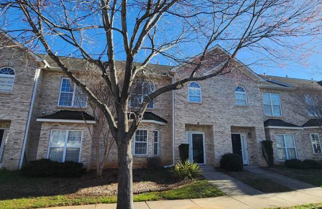 Townhome convenient to Hanes Mall Blvd and Clemmons - 338 Summergate Drive, Winston-Salem, NC 27103