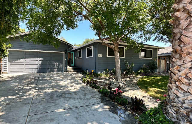 901 Hummingbird Drive