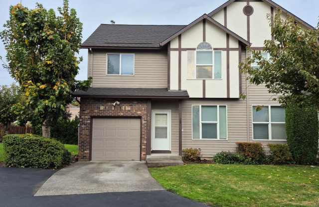 Photo of 3 Bedroom 2.5 Bath Town-Home in Gresham near Glendoveer Golf Course!