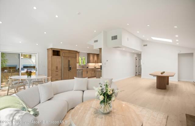 Photo of 1220 Alta Vista Drive