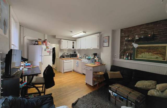 HOT BEACON HILL LISTING!!!!!!