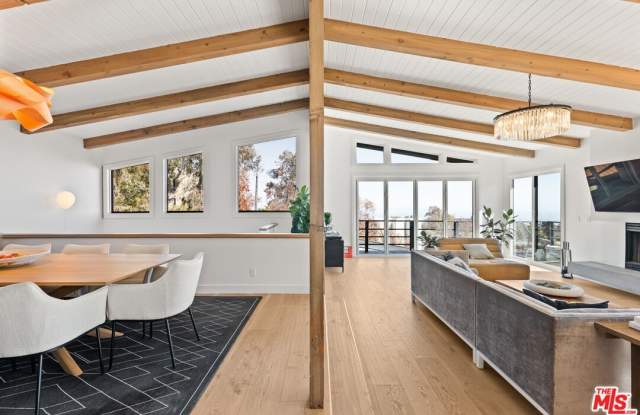 21625 Saddle Peak Rd