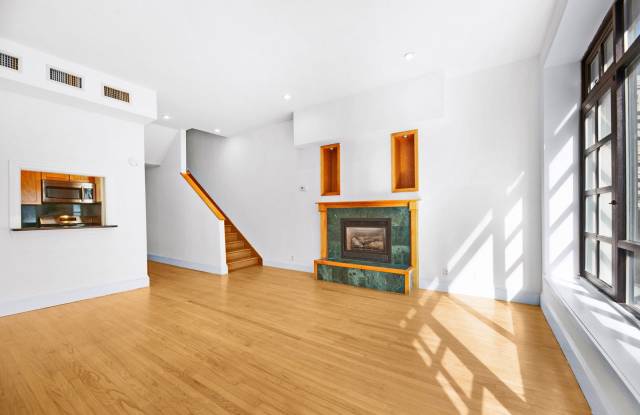143 E 57th St