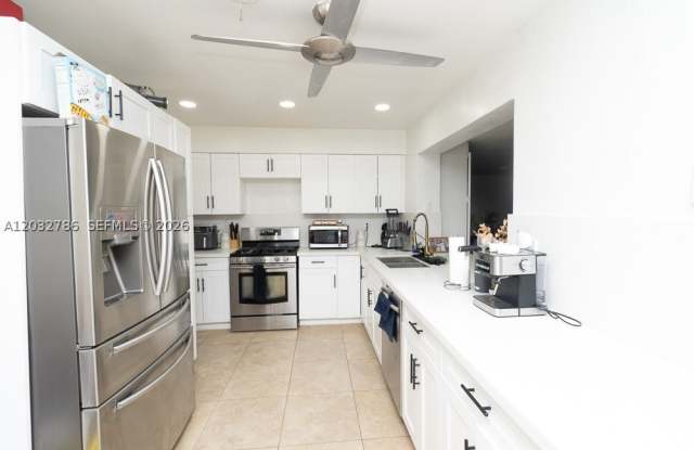 5941 NW 14th Ct