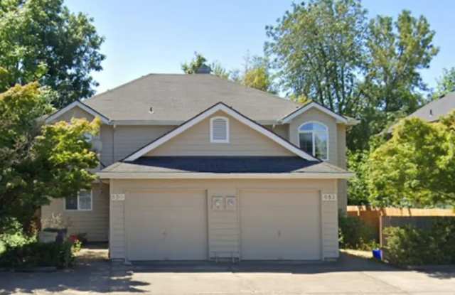 Photo of 652 NW Walnut Blvd