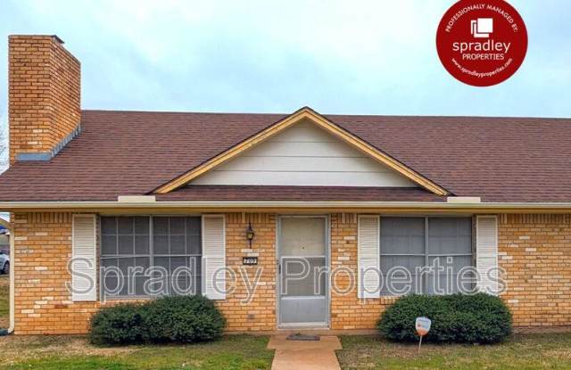 709 Apache Dr