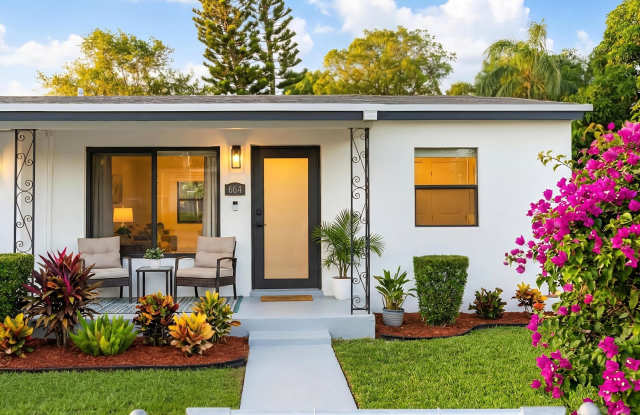 Photo of 664 W 2nd Street