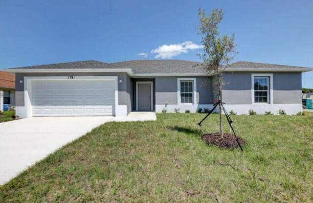 820 SE Celtic Avenue - 820 Southeast Celtic Avenue, Port St. Lucie, FL 34983