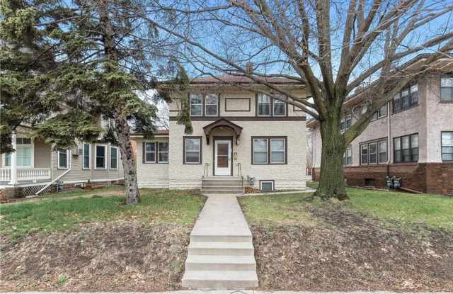 Photo of Huge 5 Bedroom for June 1st! - Across the street from Hamline!