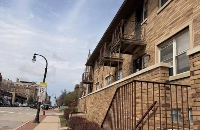 4002 N Farwell Ave.