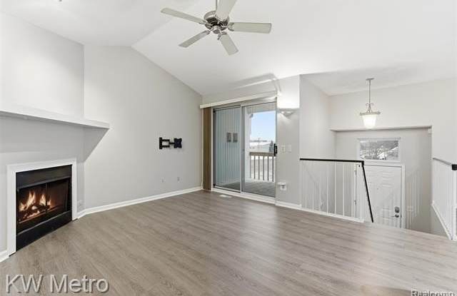 Photo of 1563 N Bywood Avenue