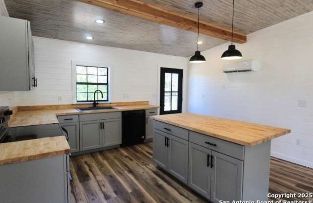 Photo of 403 Private Road 1523