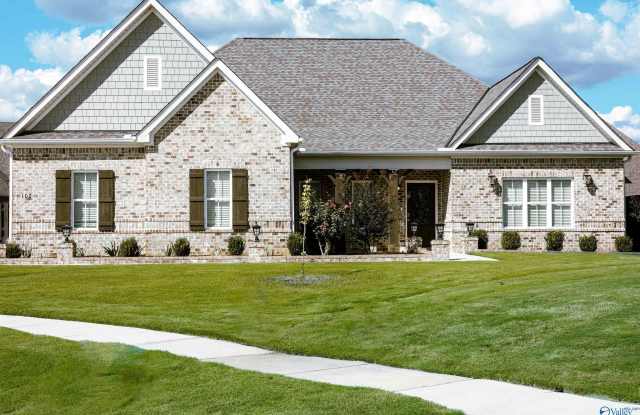 102 Willow Lake Circle